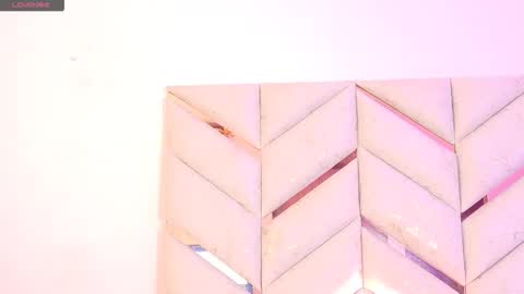 lyly  independient model online show from March 3, 2026, 3:07 pm