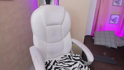 Snapshot of misslynn_ chatting on March 7, 2025, 4:13 am i am lyn online show from March 7, 2025, 4:13 am