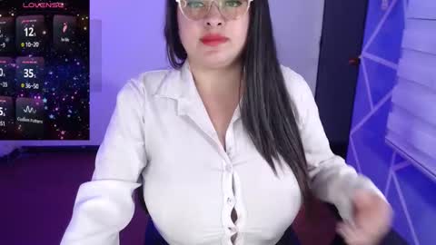 Miia online show from November 12, 2025, 3:12 pm