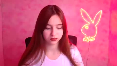 Mia online show from November 14, 2025, 6:39 pm