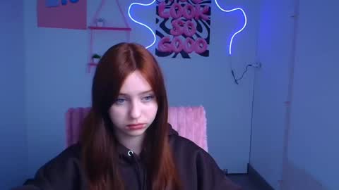 Mia online show from November 23, 2025, 12:38 pm