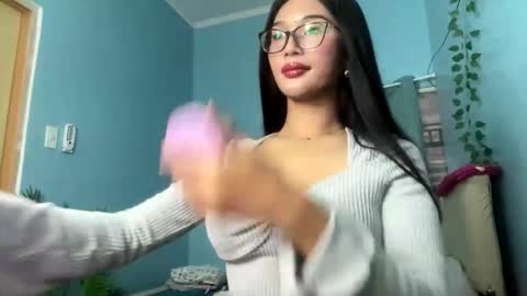 missminervaa online show from October 4, 2025, 4:27 pm