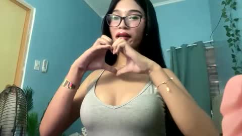 missminervaa online show from October 7, 2025, 4:26 pm