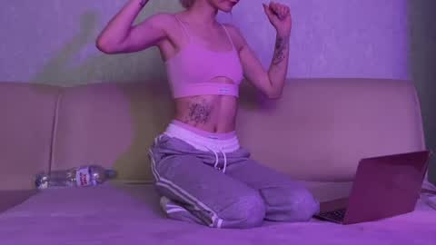 missmiroslava online show from March 23, 2026, 8:40 am