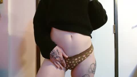 Snapshot of missmoonmagic13 chatting on December 27, 2024, 5:09 am Maxxx online show from December 27, 2024, 5:09 am