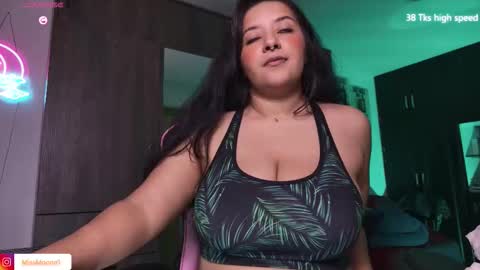 Snapshot of missmoonn chatting on February 13, 2026, 7:32 pm MissMoon online show from February 13, 2026, 7:32 pm