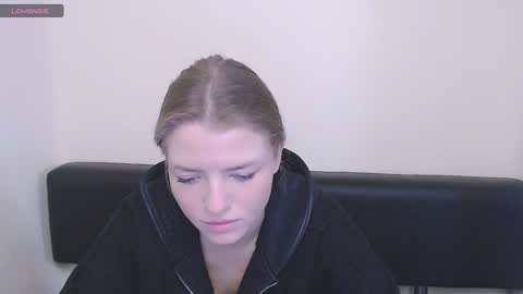 Snapshot of missoliviaa_ chatting on December 9, 2024, 2:39 pm Olivia online show from December 9, 2024, 2:39 pm