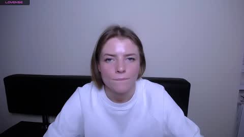 Snapshot of missoliviaa_ chatting on December 10, 2024, 4:49 pm Olivia online show from December 10, 2024, 4:49 pm