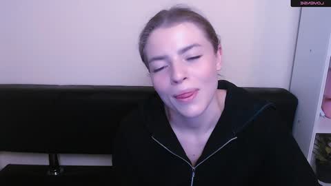 Snapshot of missoliviaa_ chatting on January 3, 2025, 12:08 pm Olivia online show from January 3, 2025, 12:08 pm