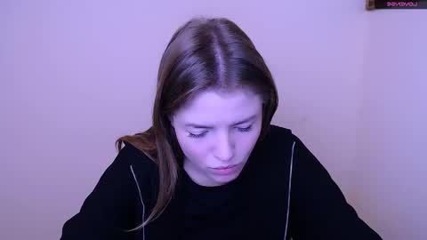 Snapshot of missoliviaa_ chatting on January 17, 2025, 9:49 am Olivia online show from January 17, 2025, 9:49 am