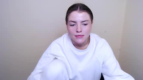 Snapshot of missoliviaa_ chatting on January 23, 2025, 11:37 am Olivia online show from January 23, 2025, 11:37 am