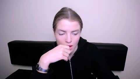 Snapshot of missoliviaa_ chatting on January 31, 2025, 8:43 am Olivia online show from January 31, 2025, 8:43 am