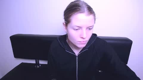 Snapshot of missoliviaa_ chatting on February 4, 2025, 9:49 am Olivia online show from February 4, 2025, 9:49 am