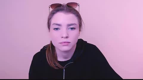 Snapshot of missoliviaa_ chatting on February 10, 2025, 8:20 am Olivia online show from February 10, 2025, 8:20 am