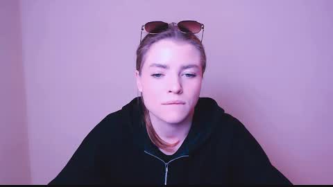 Snapshot of missoliviaa_ chatting on February 10, 2025, 2:26 pm Olivia online show from February 10, 2025, 2:26 pm