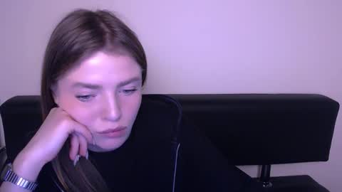 Snapshot of missoliviaa_ chatting on February 19, 2025, 12:55 pm Olivia online show from February 19, 2025, 12:55 pm