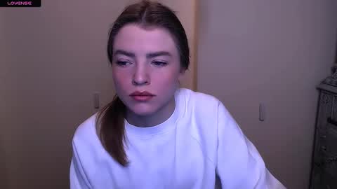 Snapshot of missoliviaa_ chatting on February 23, 2025, 8:17 am Olivia online show from February 23, 2025, 8:17 am