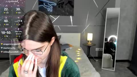 Snapshot of misss_evelyne chatting on December 21, 2025, 1:35 am misss_evelyne online show from December 21, 2025, 1:35 am