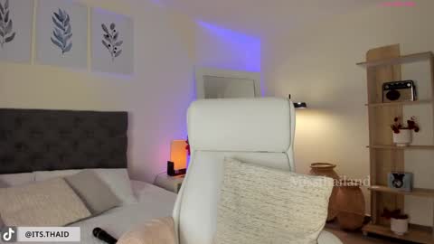 Fernanda Davila online show from February 4, 2025, 11:49 pm