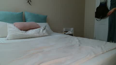 Monique  online show from February 26, 2025, 8:54 pm