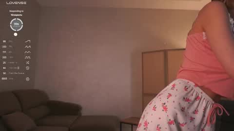 Mia online show from October 7, 2025, 4:04 pm