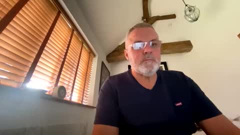 Misterblivs online show from November 19, 2025, 1:33 pm