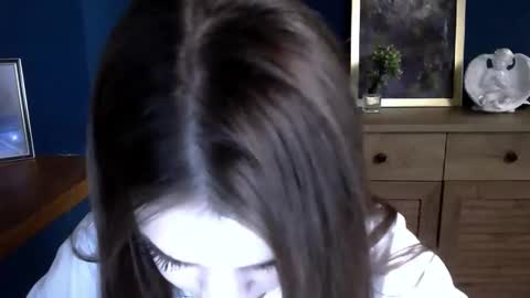 Ines online show from November 29, 2025, 7:22 am