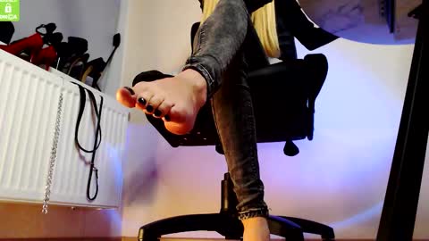  Mistress Alice  online show from September 14, 2025, 5:12 pm