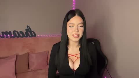 Mia online show from October 17, 2025, 8:33 pm