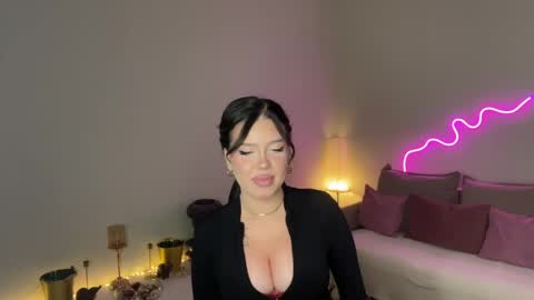 Mia online show from May 16, 2026, 8:18 pm