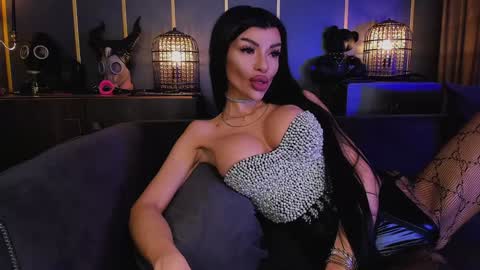 Snapshot of mistresselenia chatting on December 7, 2024, 1:29 pm Elenia online show from December 7, 2024, 1:29 pm