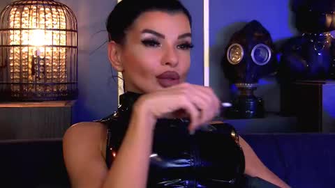 Snapshot of mistresselenia chatting on November 11, 2025, 3:12 pm Elenia online show from November 11, 2025, 3:12 pm