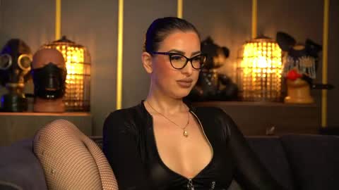 Snapshot of mistresskellykent chatting on April 19, 2026, 8:44 pm Mistress Kelly online show from April 19, 2026, 8:44 pm