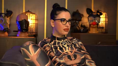 Snapshot of mistresskellykent chatting on May 15, 2026, 9:44 pm Mistress Kelly online show from May 15, 2026, 9:44 pm