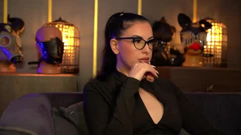 Snapshot of mistresskellykent chatting on May 29, 2026, 11:25 pm Mistress Kelly online show from May 29, 2026, 11:25 pm