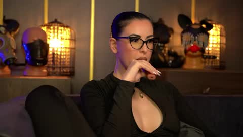 Snapshot of mistresskellykent chatting on May 31, 2026, 10:11 pm Mistress Kelly online show from May 31, 2026, 10:11 pm