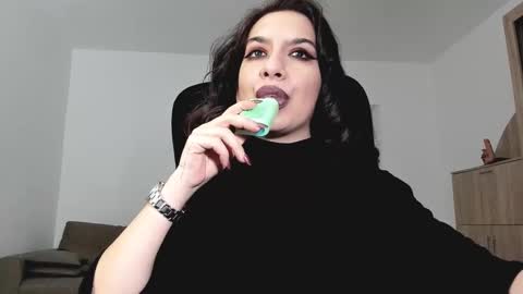 Snapshot of mistressmichelle5 chatting on December 6, 2024, 2:38 pm YourGoddessM online show from December 6, 2024, 2:38 pm