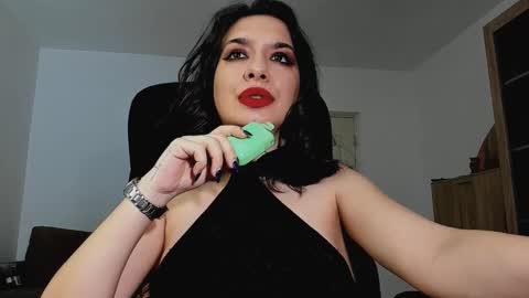 Snapshot of mistressmichelle5 chatting on January 28, 2025, 7:32 am YourGoddessM online show from January 28, 2025, 7:32 am