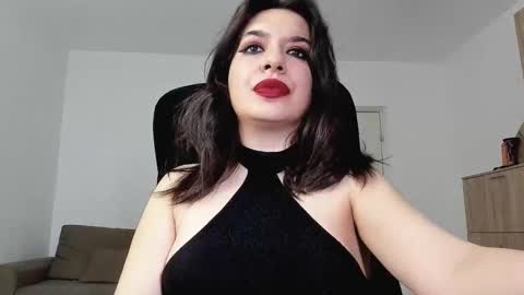 Snapshot of mistressmichelle5 chatting on March 5, 2025, 11:16 pm YourGoddessM online show from March 5, 2025, 11:16 pm