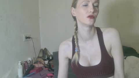 Snapshot of mistressmilly32 chatting on April 17, 2026, 3:59 pm mistressmilly32 online show from April 17, 2026, 3:59 pm