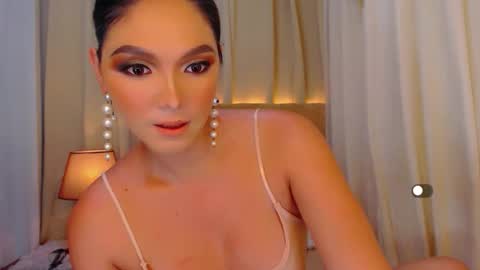 Snapshot of mistressseductionleah chatting on April 2, 2026, 8:34 am Leah online show from April 2, 2026, 8:34 am