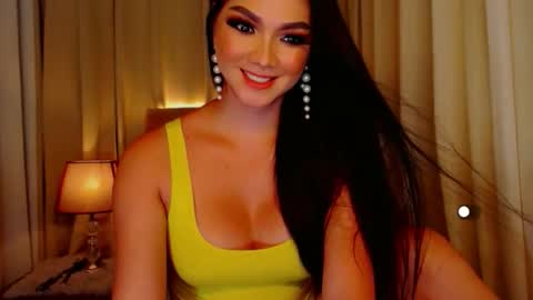 Snapshot of mistressseductionleah chatting on April 15, 2026, 9:15 pm Leah online show from April 15, 2026, 9:15 pm