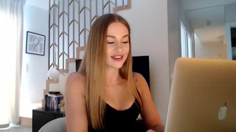 Snapshot of mistressuniverse chatting on February 18, 2026, 12:12 pm mistressuniverse online show from February 18, 2026, 12:12 pm