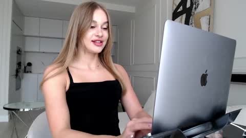 mistressuniverse online show from May 21, 2026, 7:26 am