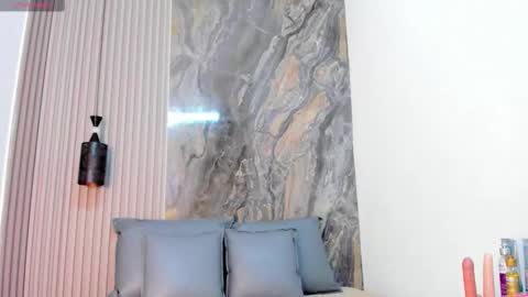 mistt_miaa online show from October 17, 2025, 6:43 pm