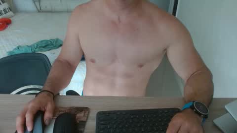 Snapshot of mitcheli chatting on November 17, 2025, 3:40 pm Onlyfans online show from November 17, 2025, 3:40 pm