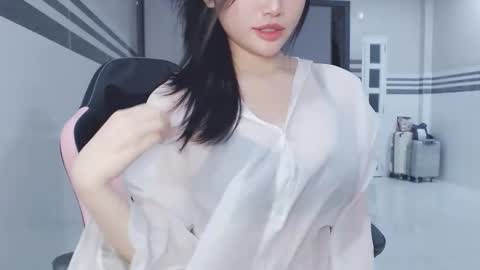 miu_cute online show from April 14, 2026, 9:21 pm