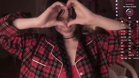 Yuka online show from December 5, 2025, 5:53 pm