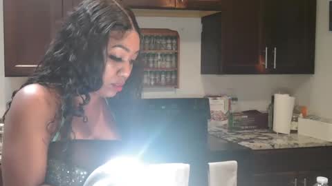 Precious online show from September 15, 2025, 7:25 pm