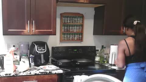 Precious online show from October 20, 2025, 4:29 pm